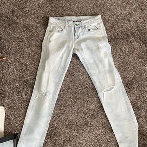 American Eagle light blue skinny jeans. Size 2